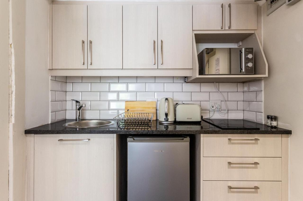 Trendy Apartment In Thibault Square City Centre Cape Town Eksteriør bilde